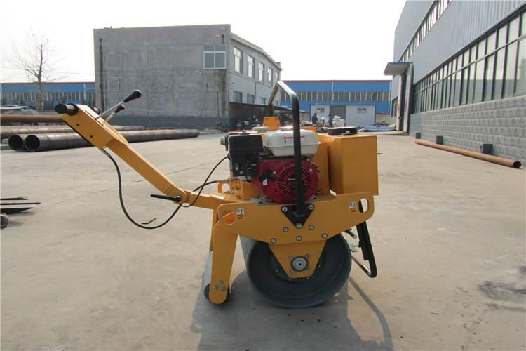 小型壓路機使用柴油和汽油有哪些區(qū)別？